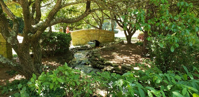 Walking path - 10 Perimeter Summit Blvd NE