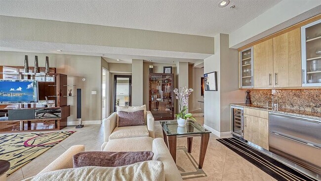 Building Photo - 650 Golden Gate Point