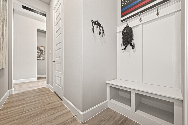 Building Photo - 2806 Sycamore Wood Trce