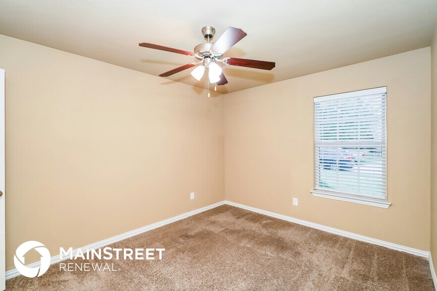 Building Photo - 7625 Hollow Forest Dr