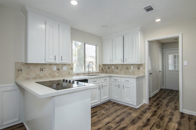 Building Photo - 2716 Pinecone Ln