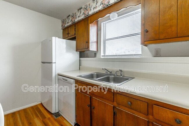 Building Photo - 161 Knollwood Dr