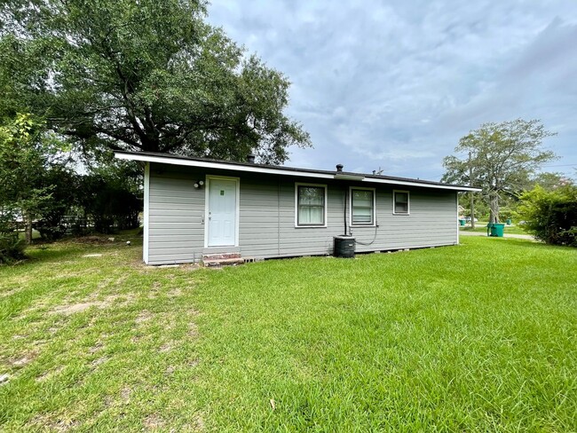 Building Photo - LCM ISD-2314 6th Street, Orange, TX 77630