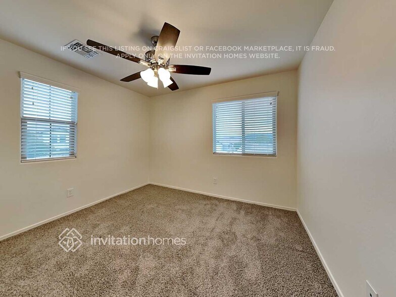 Building Photo - 3361 N Los Alamos