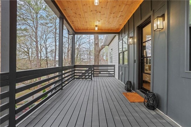 Building Photo - 2497 Wawona Dr NE