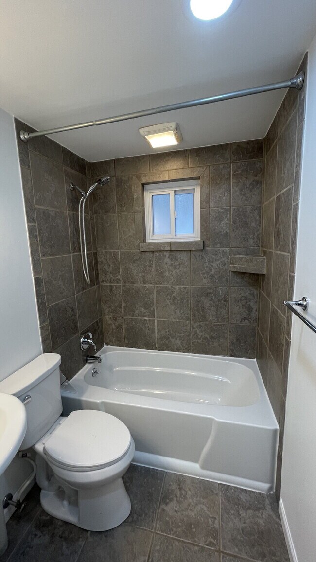 Building Photo - Charming 3 bed, 2 bath with finished basement!