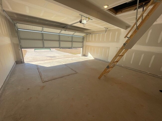 Building Photo - Brand New 4 Bedroom 2 Bathroom in Shawnee ...