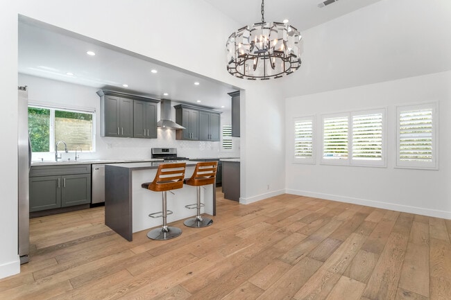 Building Photo - 1444 Stearns Dr