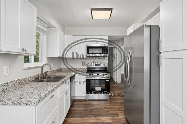 Building Photo - 6946 Kinsman Dr