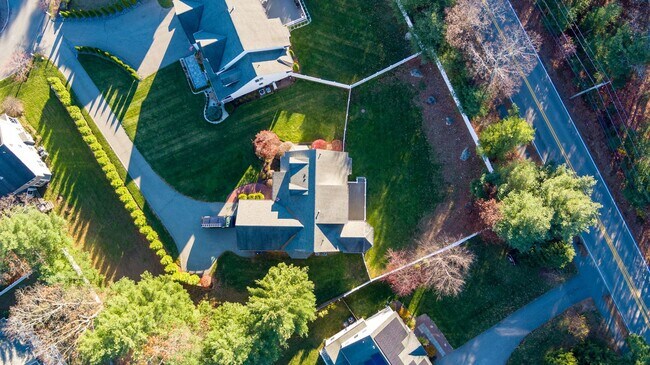 Building Photo - 5 Neff Dr