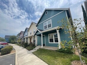Building Photo - Updated 3 Bed 2 Bath Townhome Located at H...