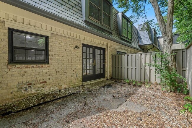 Building Photo - 98 La Rue Pl NW