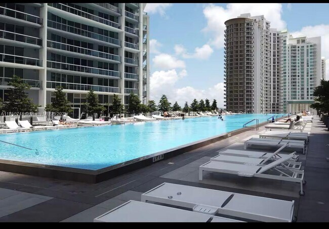 Building Photo - 475 Brickell Ave