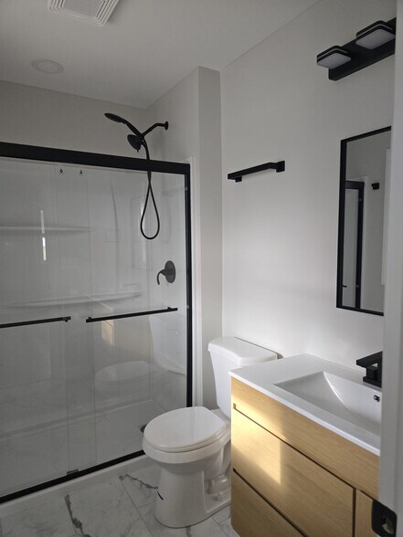 Building Photo - 10000 OH-736