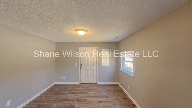 Building Photo - "Charming 3-Bedroom Retreat with 1050 Sq. Ft. of Cozy Living in Chattanooga!"