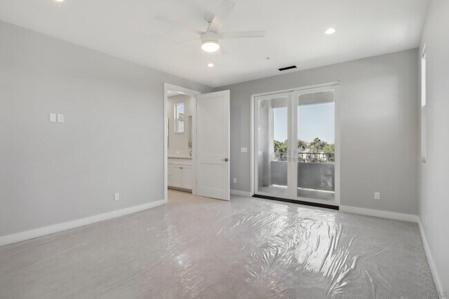 Building Photo - 2954 Copley Ave