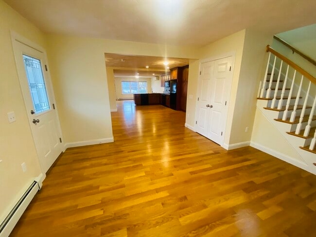 Building Photo - 253 Lynn St