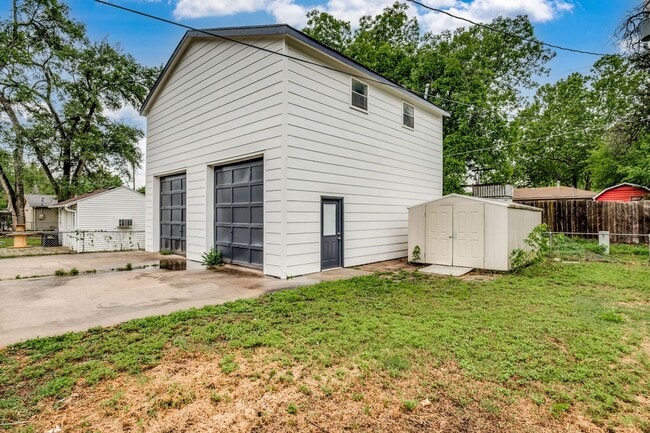 Building Photo - 215 N Hungerford St