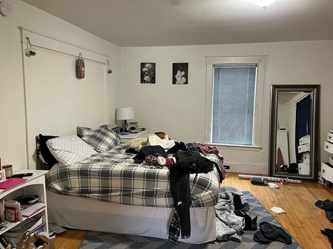 Building Photo - 241 Main St