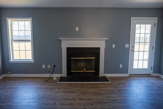 family room - 1905 Elsie Cir NE