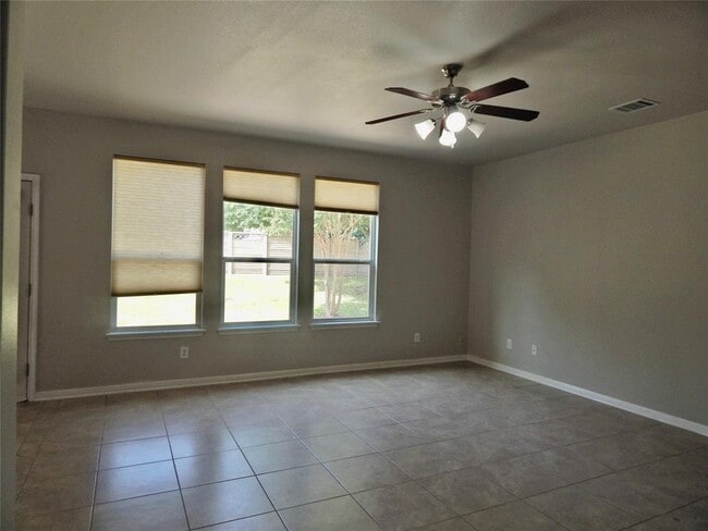 Building Photo - 1110 Willowbrook Dr