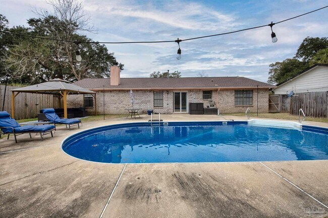 Building Photo - 5850 Princeton Dr