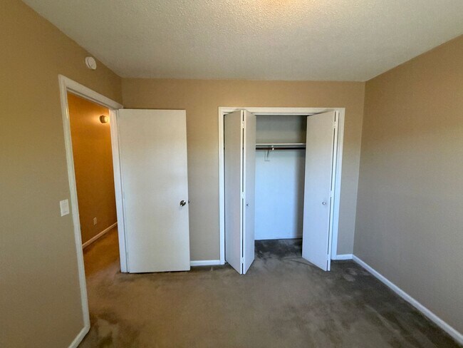Building Photo - Coming soon! Property, being updated, 1 mile to shops, central Wilmington 3 BEDROOMS!