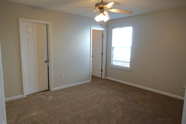 Building Photo - 139 Stockbridge Dr