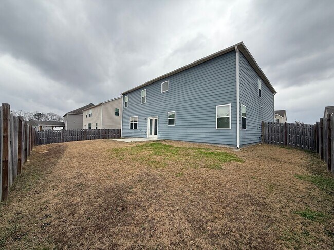 Building Photo - Beautiful and Spacious 5BR 4.5BA Home w/ Full Appliance Kitchen • Garage in Fairburn