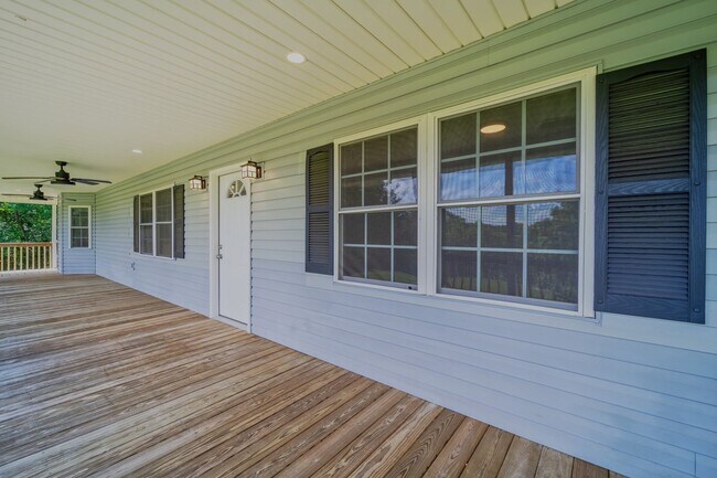 Building Photo - SHORT TERM - Spacious 3-Bedroom home with Wrap-Around Porch