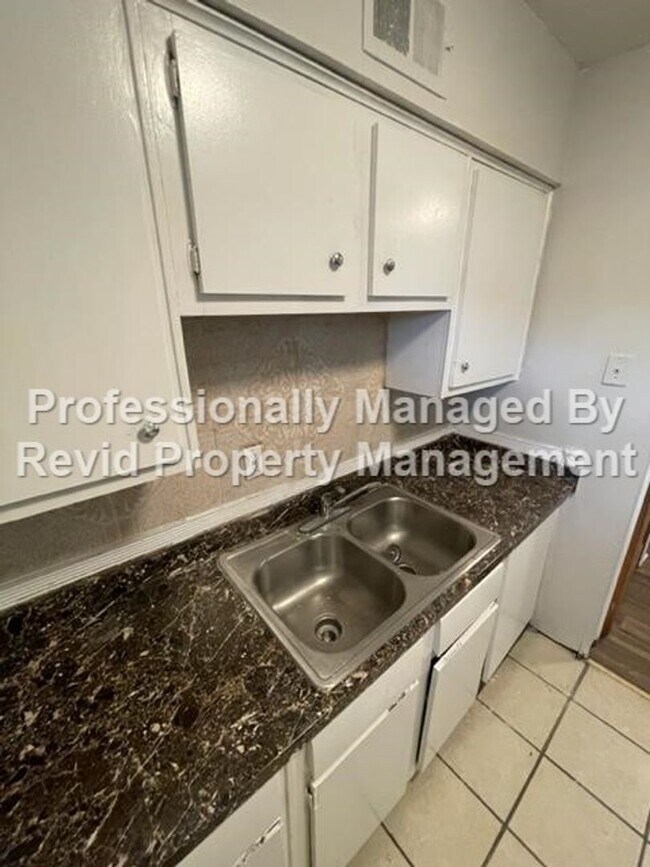 Building Photo - 906 Brower St
