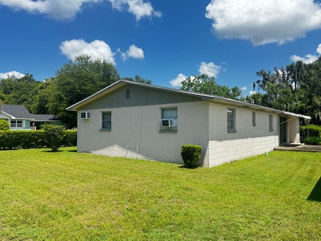 Building Photo - Charming 3-Bedroom Home in Dunnellon – Spacious Living with Modern Comforts!