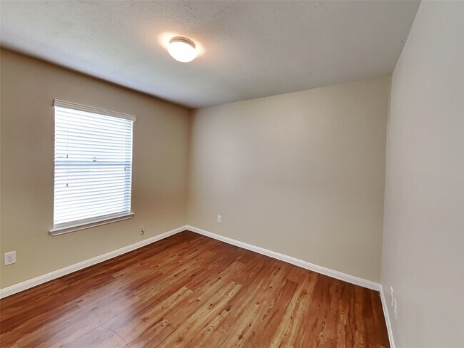 Building Photo - 3930 Hawthorn Glen Ct