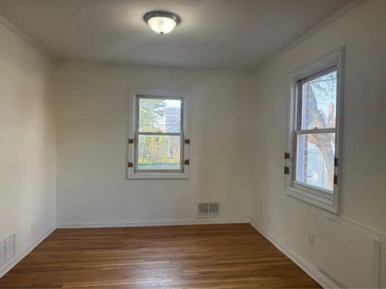 Building Photo - 152 Emily Ave