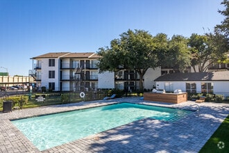 Building Photo - Villas on Rosemeade East