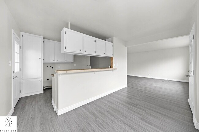 Building Photo - "Charming 2-Bed Sanctuary in the Heart of Downey – Your Ideal Urban Retreat Awaits!"
