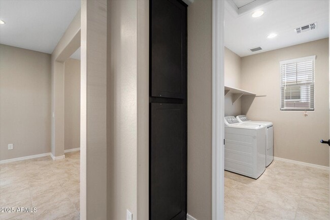 Building Photo - 10211 W Crittenden Ln