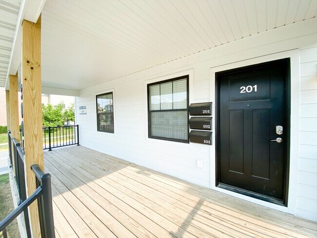 Building Photo - 3004 West St