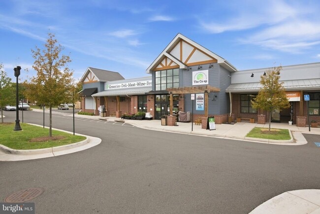 Building Photo - 27 E Broad Way