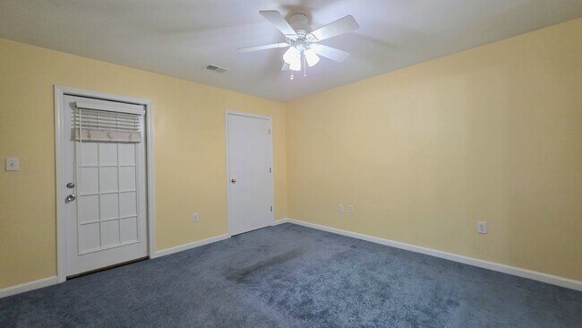 Building Photo - 1258 River Oaks Dr