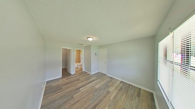 Building Photo - Beautiful 1 Bed 1 Bath Close to Town