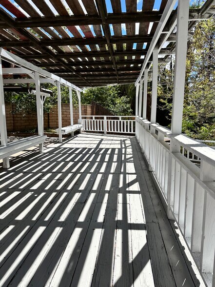 Building Photo - 2415 Mercedes Ave