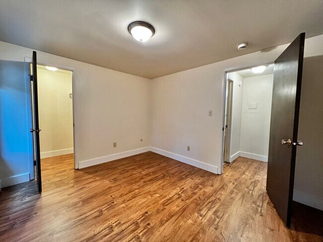 Building Photo - Mathews634 (KC-JF-NB)