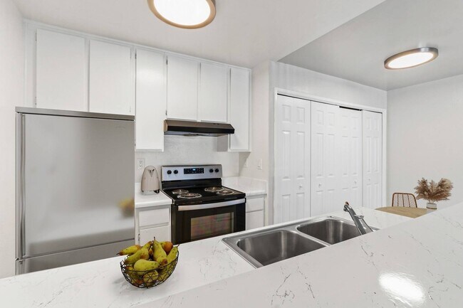 Building Photo - Parkwood Apartments