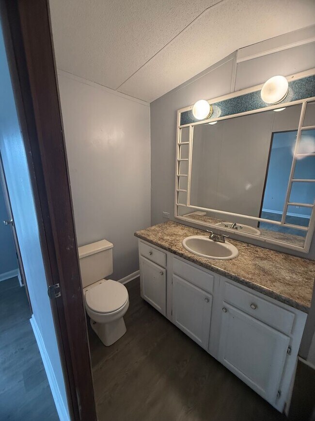 Building Photo - 232 White Rd