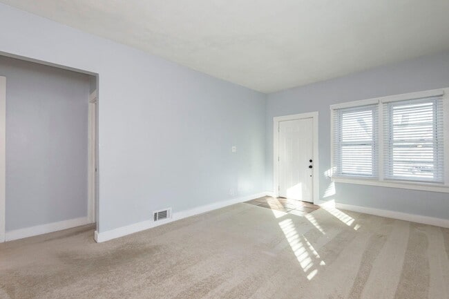 Building Photo - 2615 N Wauwatosa Ave