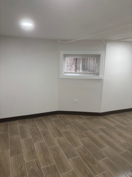 Building Photo - 5853 W Dakin St