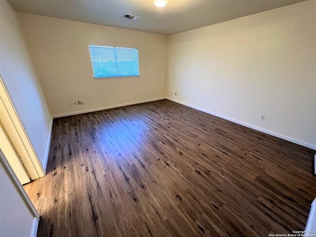 Building Photo - 8214 Chestnut Manor Dr