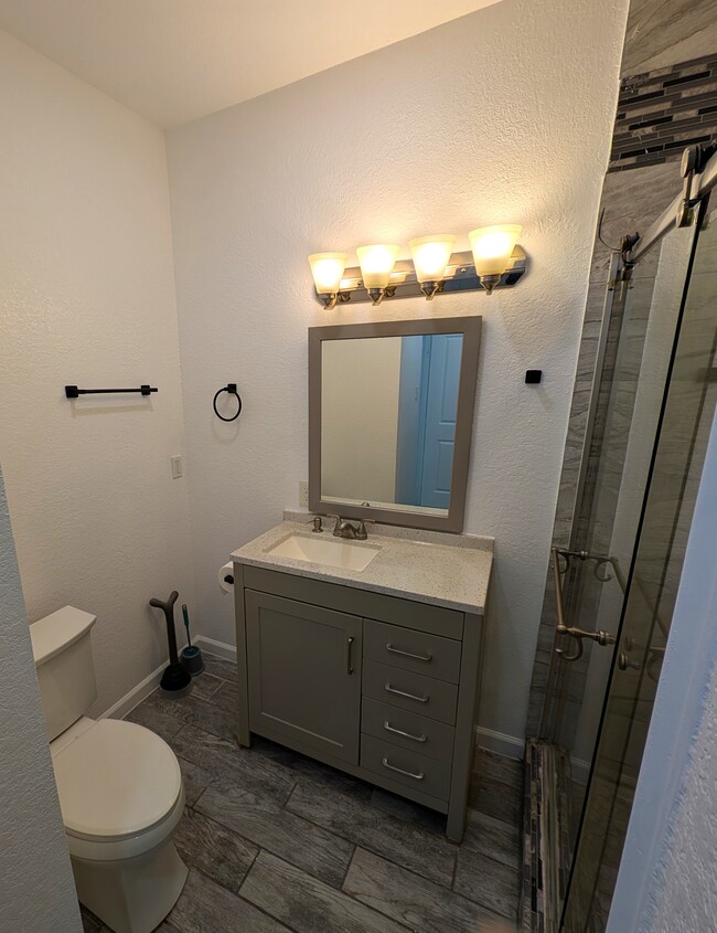 Updated bathroom - 407 Ripley Ave