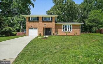 Building Photo - 6607 Lone Oak Dr